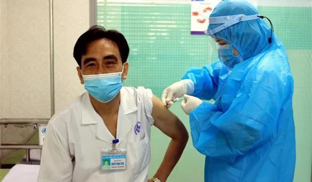 Thai Binh leads in COVID-19 vaccine shots administered during Tet