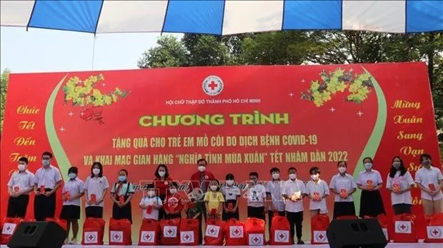 Poor, AO victims receive Tet gifts from Vietnam Red Cross Society