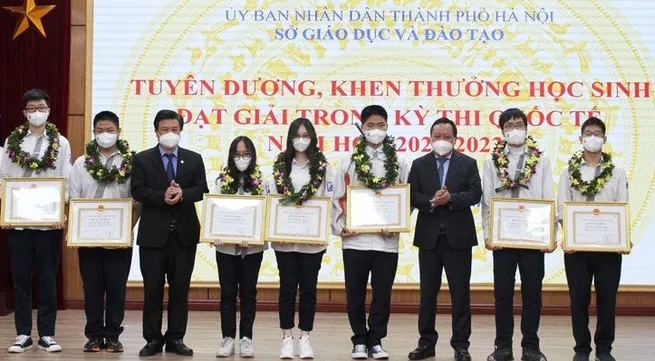 Outstanding students at international contest honoured