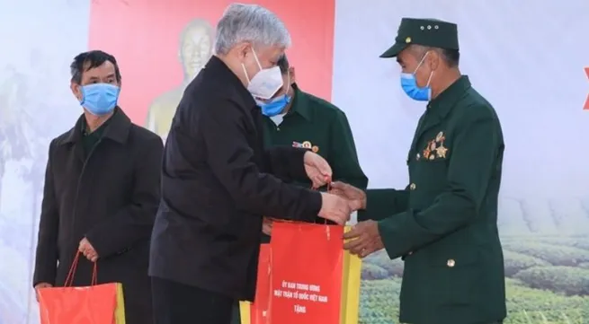 Vietnam Fatherland Front deploys activities to care for policy beneficiaries during Tet