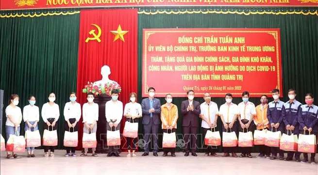 Tet gifts presented to policy beneficiaries and needy households