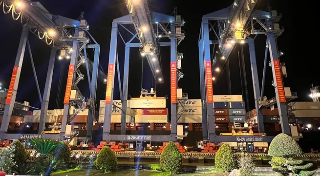 Tan Cang Sai Gon busy on Lunar New Year's eve