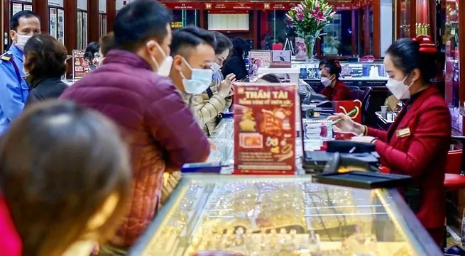 Gold shops brace for God of Wealth Day crowds