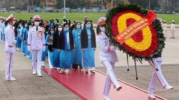 Women Congress delegates pay tribute to President Ho Chi Minh