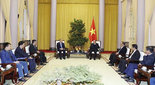 President Nguyen Xuan Phuc meets coach Park Hang-seo