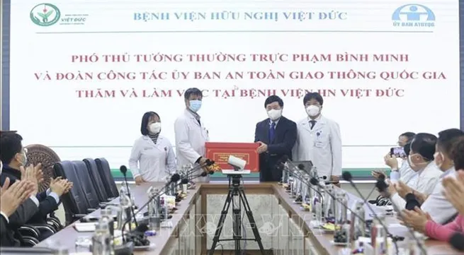 Permanent Deputy Prime Minister sends Tet greetings to medical staff and rescue forces