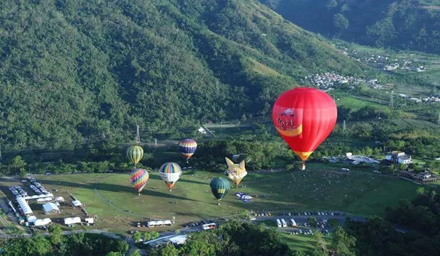 Tuyen Quang hosts first int’l hot air balloon fest