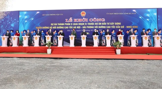 Second phase of project linking Hanoi-Hai Phong, Cau Gie-Ninh Binh expressways begins