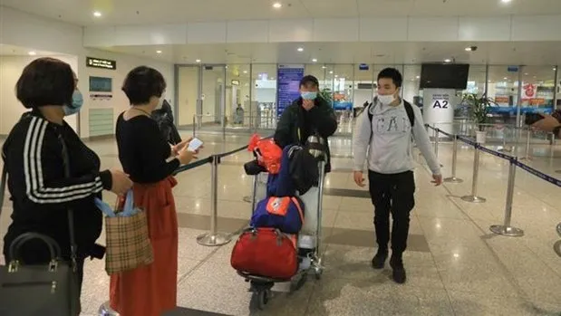 Third flight carrying Vietnamese in Ukraine lands in Hanoi