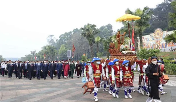 President offers incense in commemoration of Hung Kings