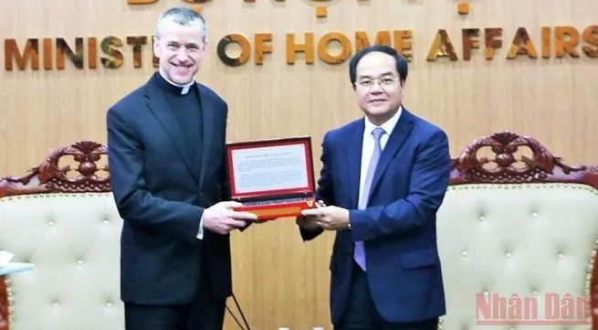 Vietnamese deputy minister hosts Vatican official