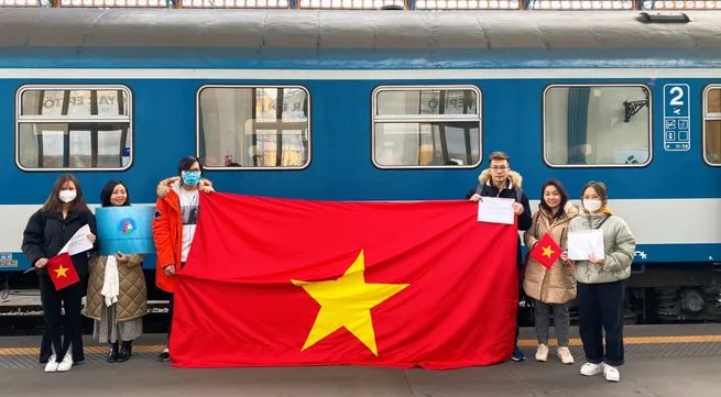 Volunteers at Ukraine border: “Because we are compatriots”