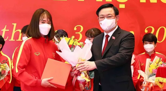 National Assembly leader congratulates Vietnamese women football players