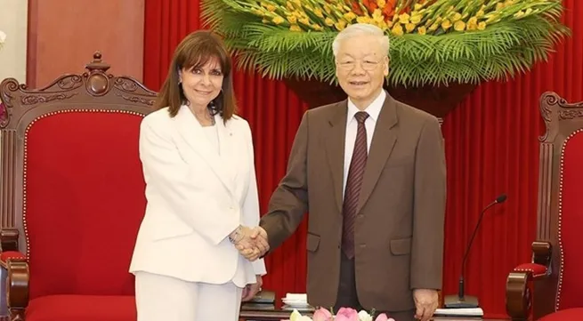 Party leader hosts Greek President in Hanoi