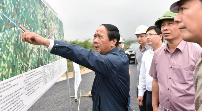 Deputy PM inspects four component projects of North-South Expressway
