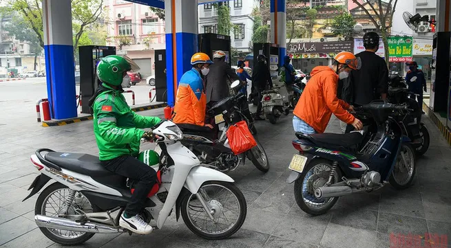 Petrol prices down by over 800 VND per litre