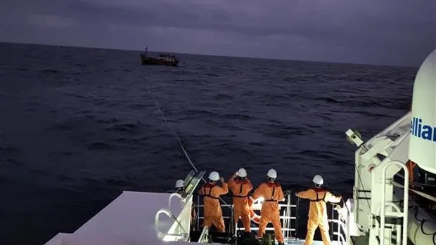 Fishermen in distress amid bad weather successfully rescued