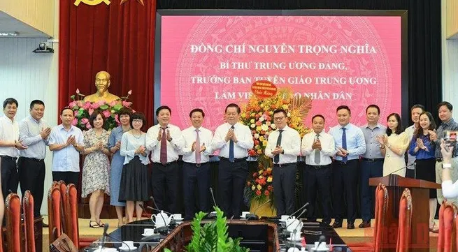 Senior Party official praises Nhan Dan Newspaper for innovation