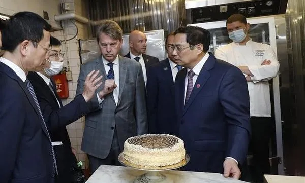 PM visits hotel where President Ho Chi Minh used to work in Boston