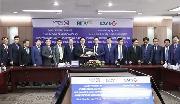 NA Chairman visits Lao - Viet Bank in Vientiane