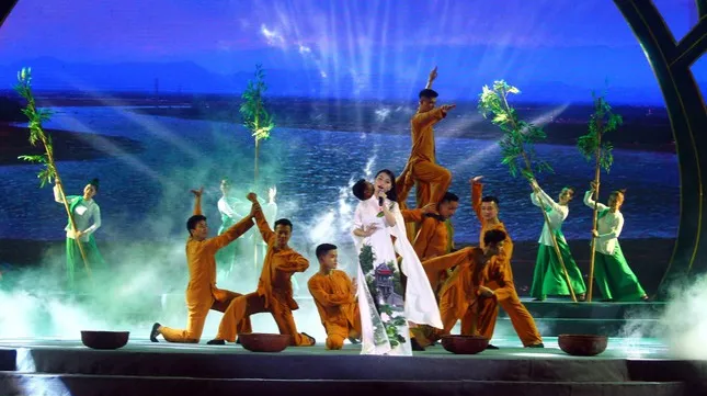 “Mother of Lotus Village” art programme marks Uncle Ho’s birthday