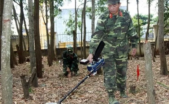 Quang Binh works hard on bomb and mine clearance