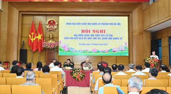 Party chief meets voters in Hanoi