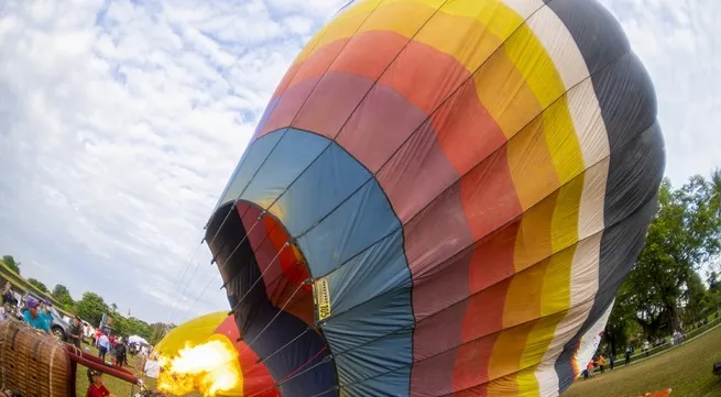 Hue hot air balloon festival thrills visitors