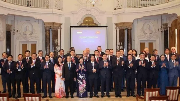 Vietnam enhances educational cooperation with Hungary