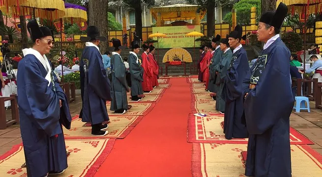 Traditional celebration of Doan Ngo Festival replicated