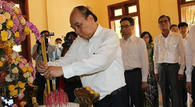 President Nguyen Xuan Phuc pays tribute to former PM Vo Van Kiet