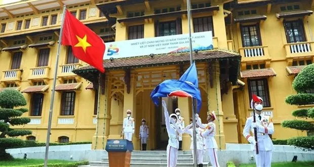 Flag raised in Hanoi to mark ASEAN's 55th founding anniversary