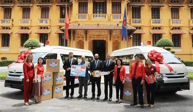 Vietnam receives medical equipment, supplies from Oman