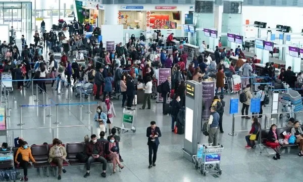 Air passengers reach record number in July