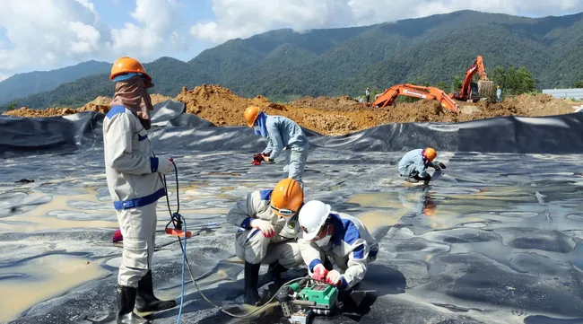 Dioxin cleanup underway at a so airport in central Vietnam