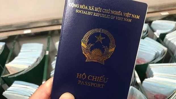 Vietnamese Embassy in Germany issues additional certificate for holders of new-style passports