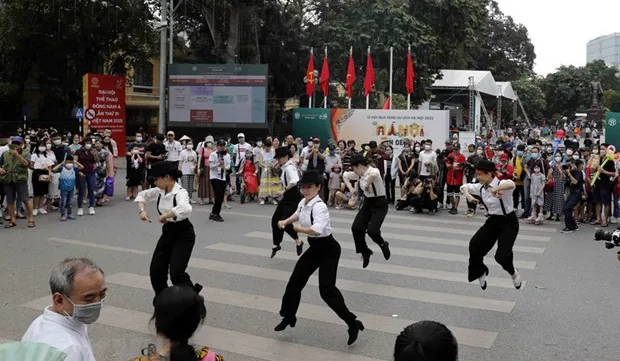 Hanoi extends Hoan Kiem pedestrian spaces during holiday