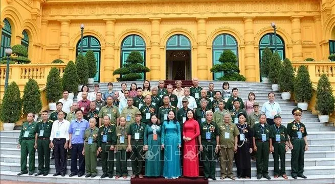 Vice President meets national contributors from Bac Kan Province