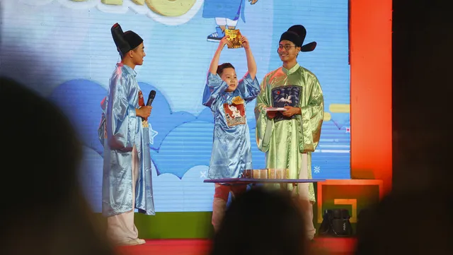 Little Valedictorians: fostering children's fond of traditional culture
