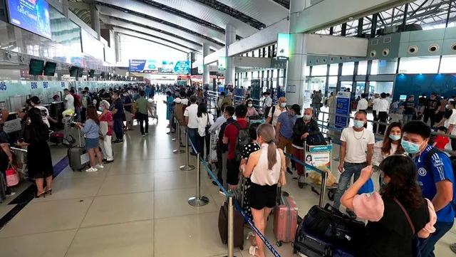 Police issue level 2 electronic ids at Tan Son Nhat airport