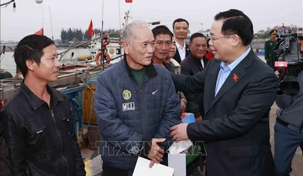 NA leader pays pre-Tet visit to fishermen, needy people in Quang Binh