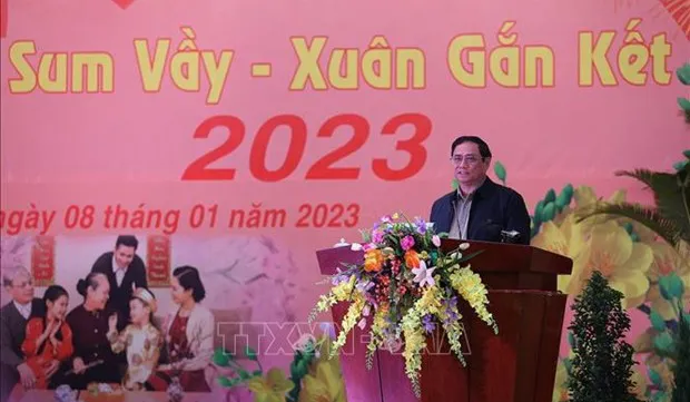 PM conveys New Year wishes to workers in Phu Yen