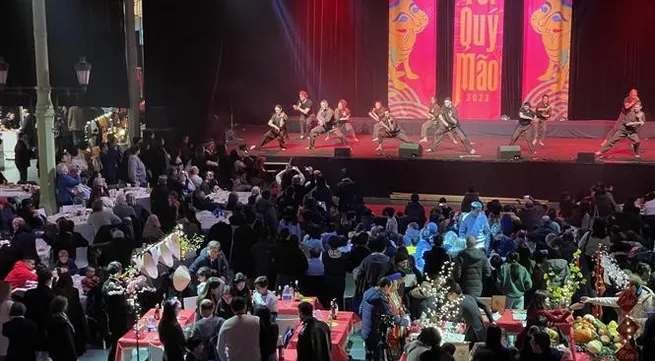 Overseas Vietnamese in France and Germany celebrate Tet