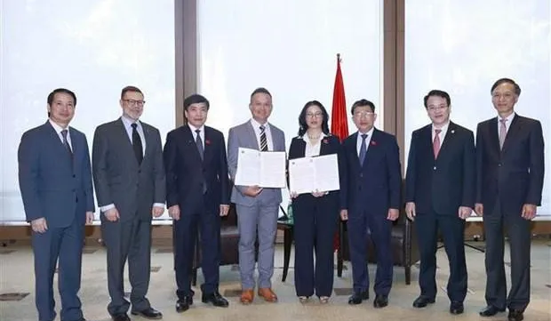 Vietnamese university, Australian company sign MoU on training, startup