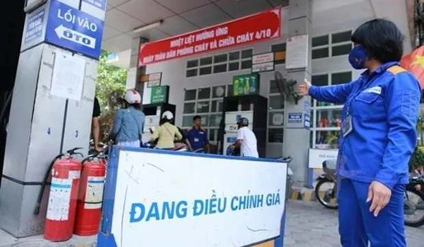 Petrol prices down by 1,500 VND per litre under latest adjustment
