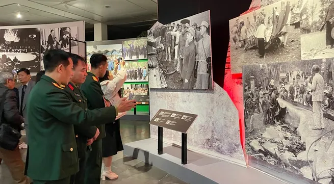 Exhibition highlights Hanoians’ aspiration for peace