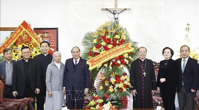 President extends Christmas greetings to Hanoi Archdiocese