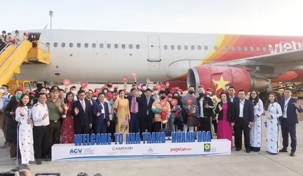 First flight carries Chinese tourists to Khanh Hoa in New Year