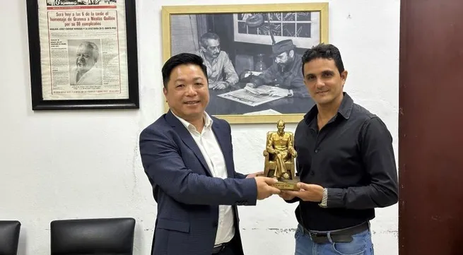 Vietnamese and Cuban Party newspapers strengthen cooperation