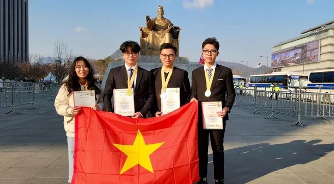 Four Vietnamese students win gold medals at World Invention Creativity Olympic